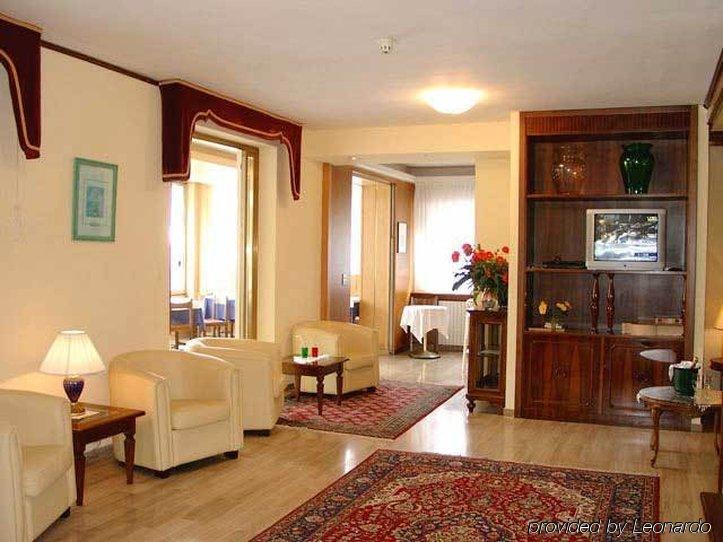 גראדו Aparthotel Touring מראה פנימי תמונה