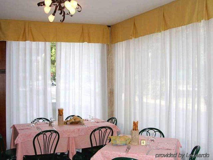 גראדו Aparthotel Touring מסעדה תמונה