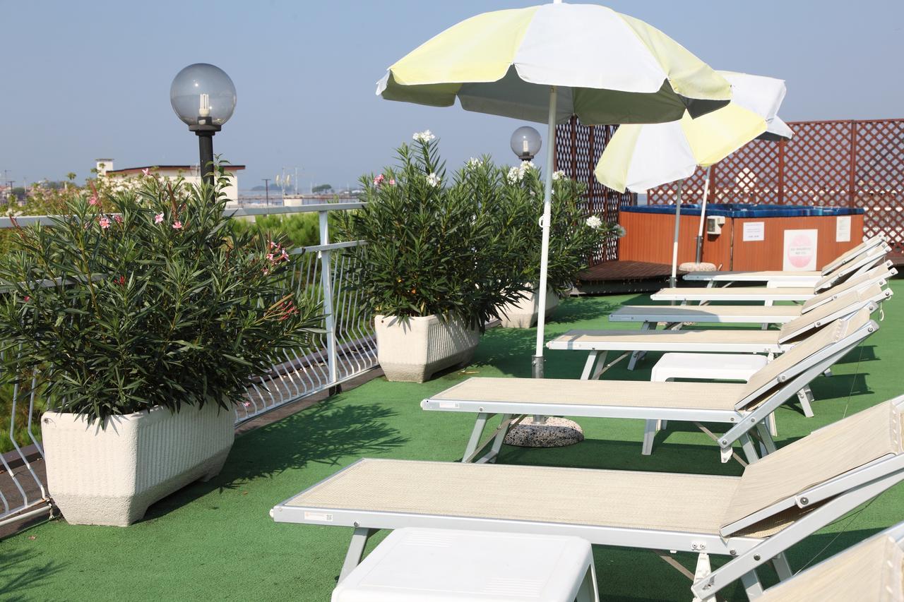 גראדו Aparthotel Touring מראה חיצוני תמונה